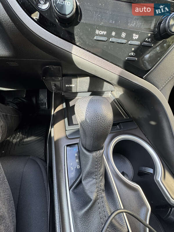 Седан Toyota Camry 2023 в Борщеве