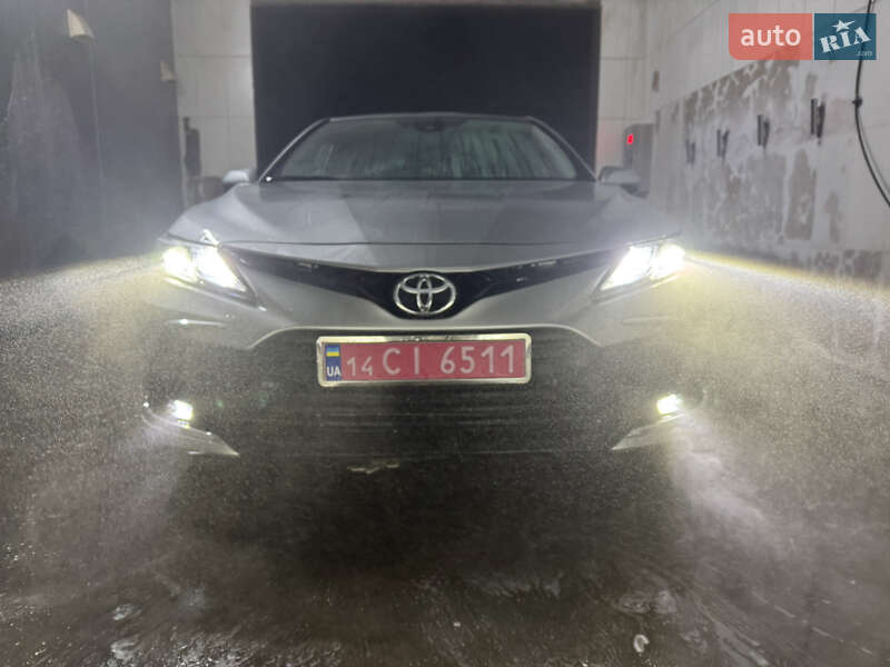 Седан Toyota Camry 2023 в Борщеве