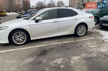Седан Toyota Camry 2017 в Киеве