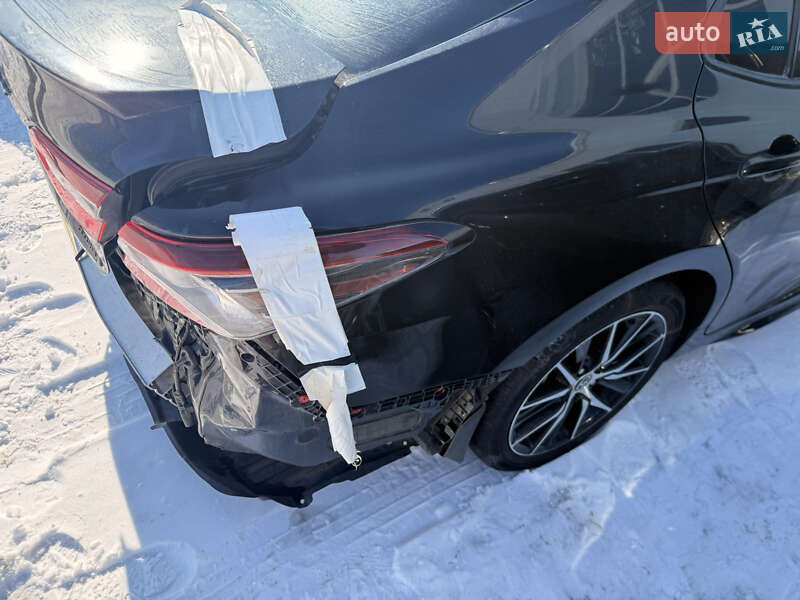 Седан Toyota Camry 2022 в Киеве