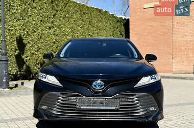 Седан Toyota Camry 2019 в Львові
