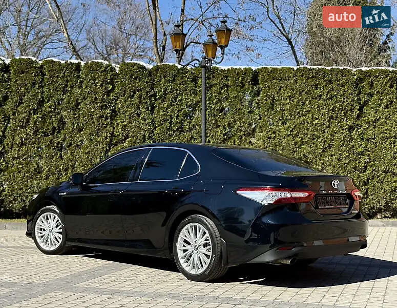 Седан Toyota Camry 2019 в Львове