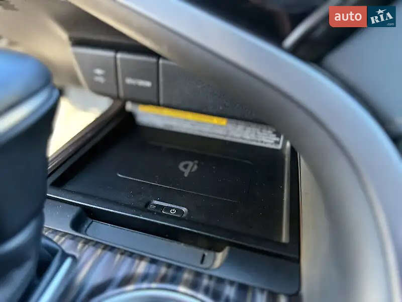 Седан Toyota Camry 2019 в Львове