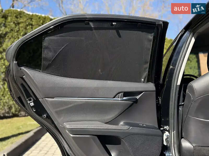 Седан Toyota Camry 2019 в Львове