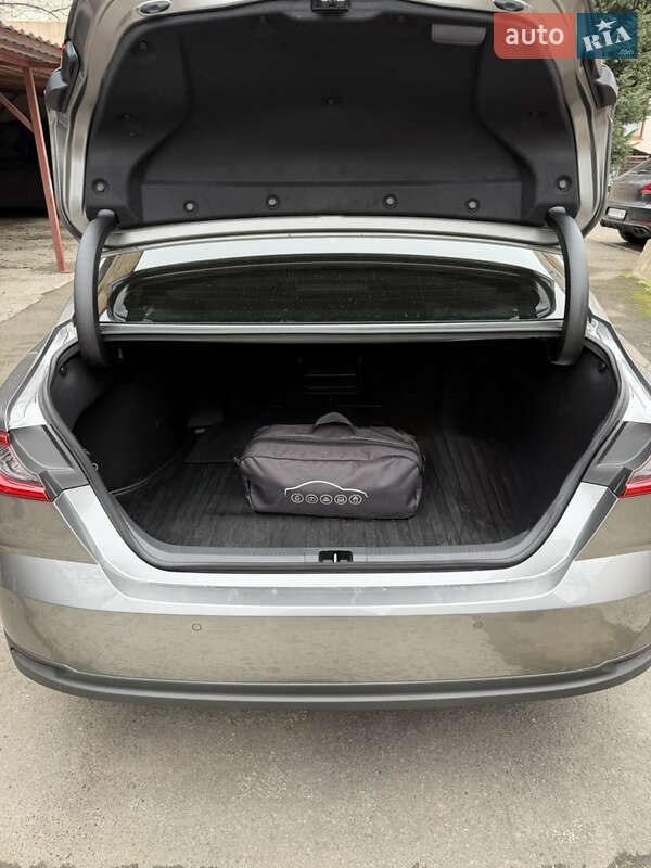 Седан Toyota Camry 2025 в Одессе