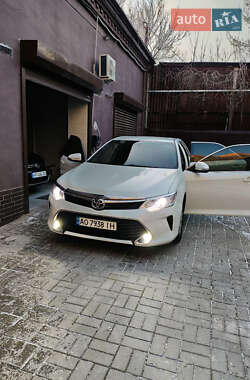 Седан Toyota Camry 2016 в Киеве