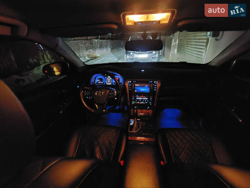 Седан Toyota Camry 2016 в Киеве