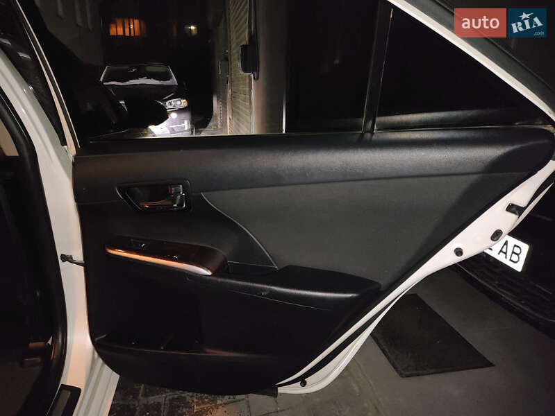 Седан Toyota Camry 2016 в Киеве