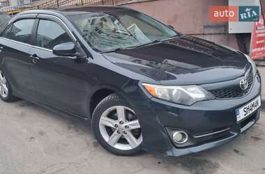 Седан Toyota Camry 2014 в Вышгороде