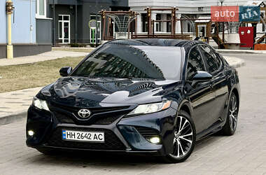 Седан Toyota Camry 2017 в Одессе