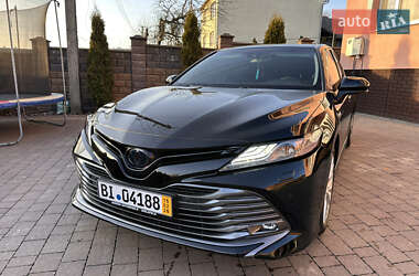 Седан Toyota Camry 2021 в Сваляві