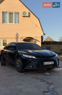 Седан Toyota Camry 2023 в Дніпрі