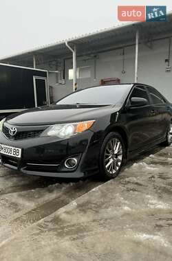 Седан Toyota Camry 2014 в Сумах