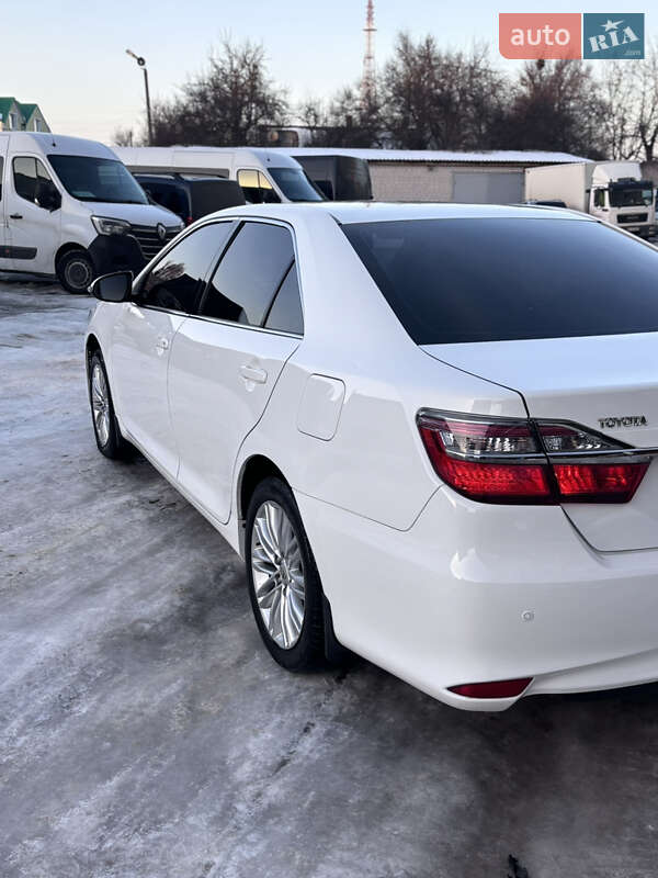 Седан Toyota Camry 2016 в Чернигове
