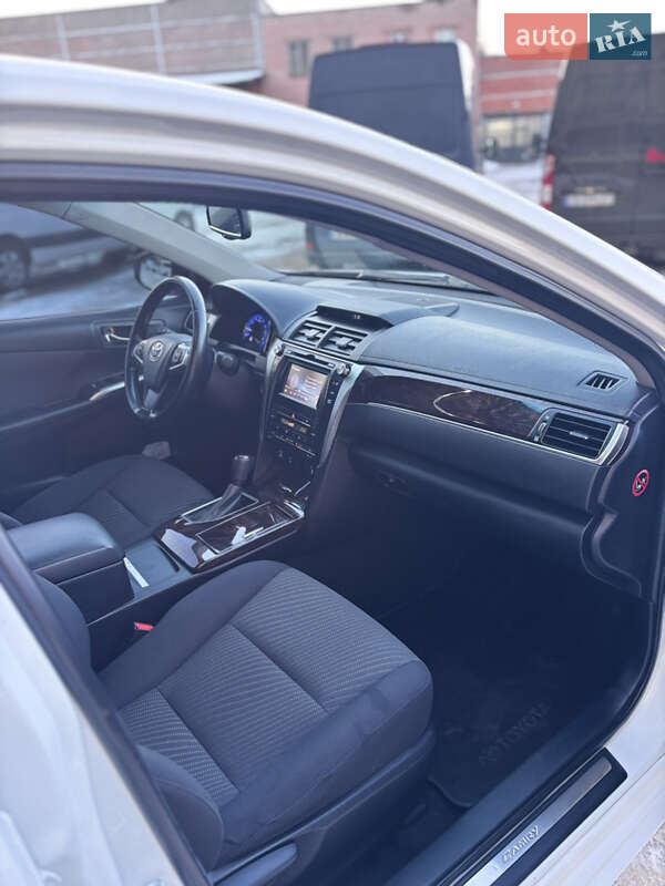 Седан Toyota Camry 2016 в Чернигове