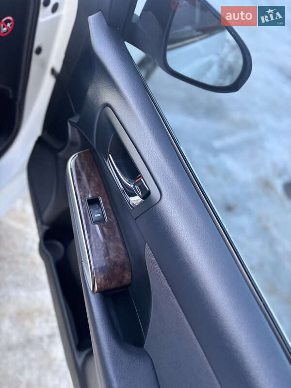 Седан Toyota Camry 2016 в Чернигове