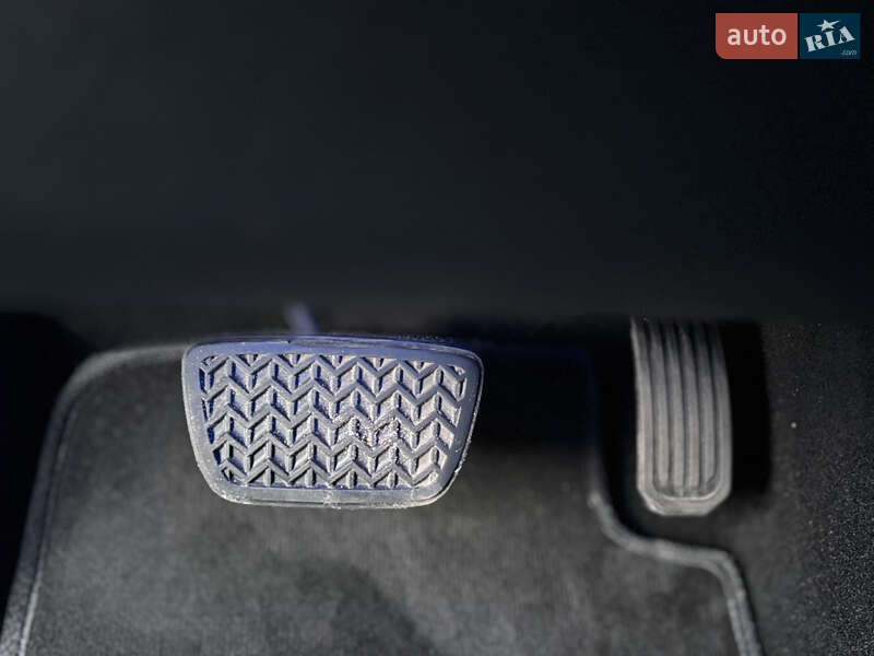 Седан Toyota Camry 2016 в Чернигове