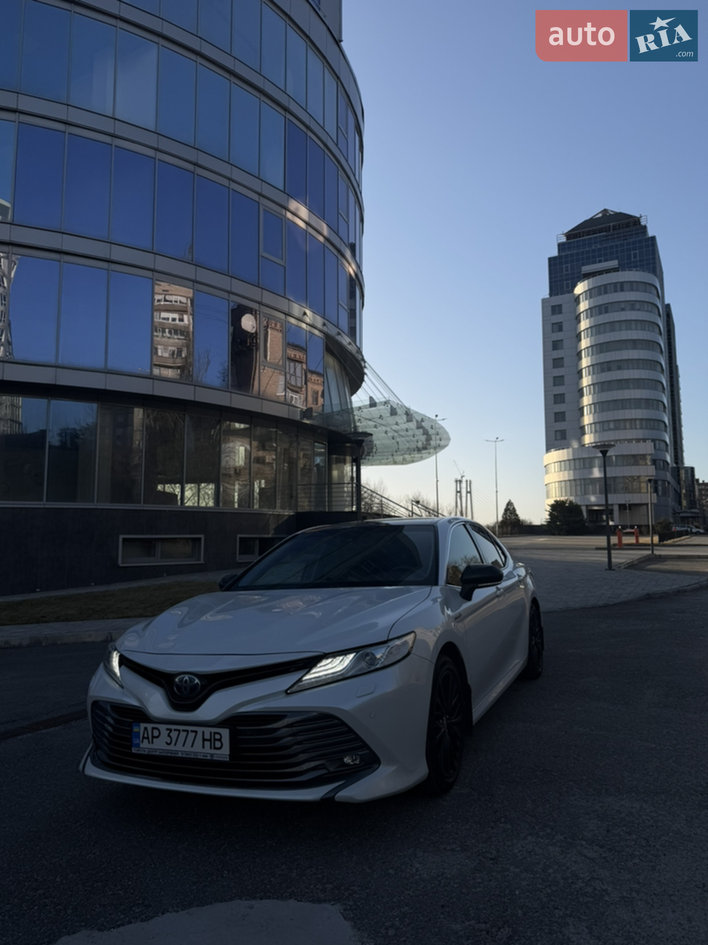 2020 Toyota Camry - мініатюра 2