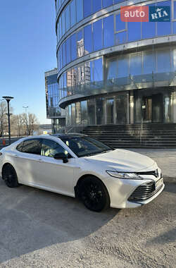 Седан Toyota Camry 2020 в Днепре