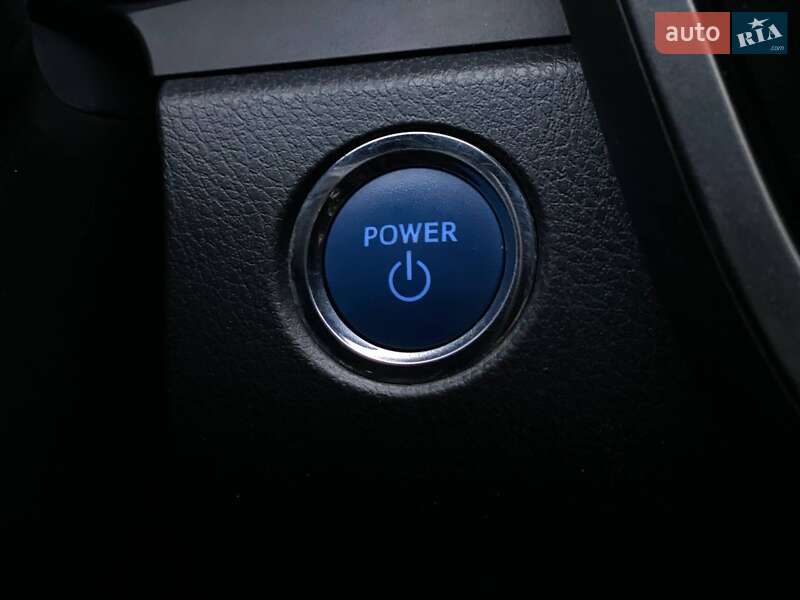 Седан Toyota Camry 2020 в Киеве