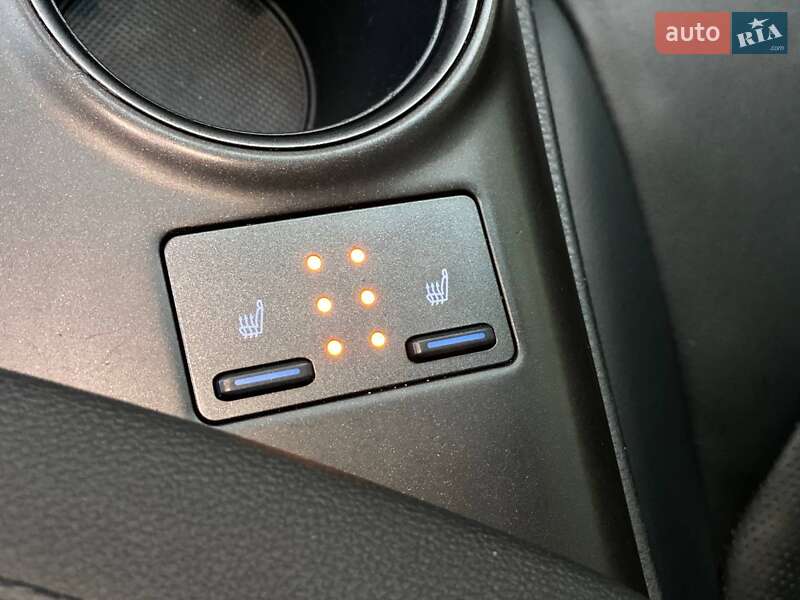 Седан Toyota Camry 2020 в Киеве