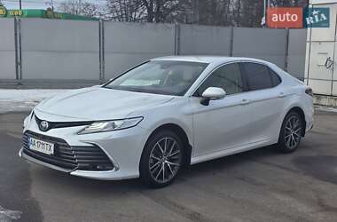 Седан Toyota Camry 2023 в Киеве