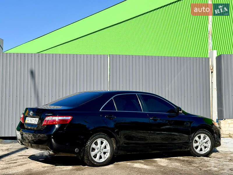 Седан Toyota Camry 2010 в Житомире