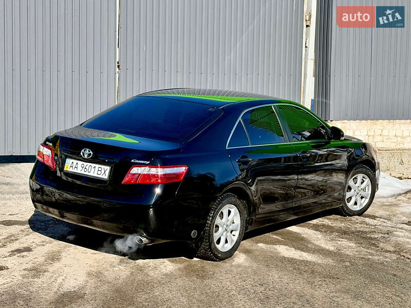 Седан Toyota Camry 2010 в Житомире