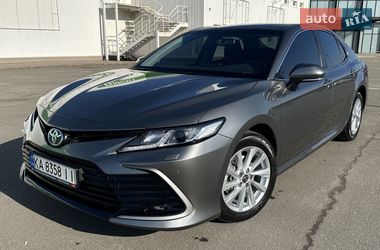 Седан Toyota Camry 2023 в Киеве