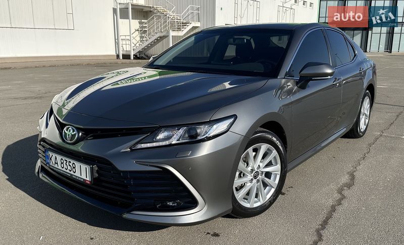 Седан Toyota Camry 2023 в Киеве