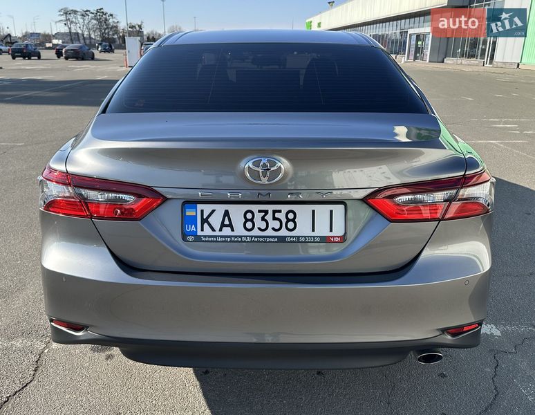 Седан Toyota Camry 2023 в Киеве
