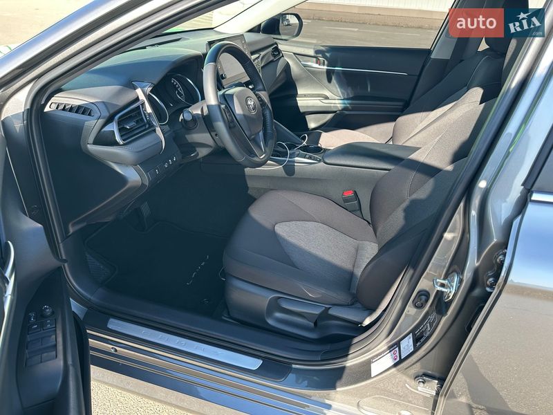 Седан Toyota Camry 2023 в Киеве