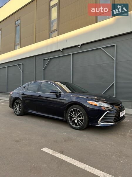 Седан Toyota Camry 2021 в Киеве