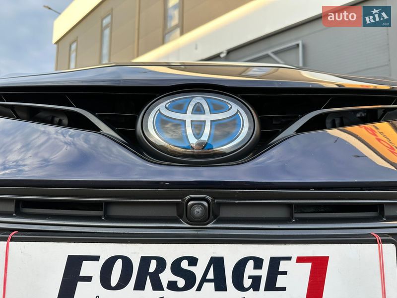 Седан Toyota Camry 2021 в Киеве