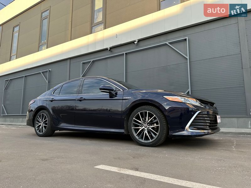 Седан Toyota Camry 2021 в Киеве