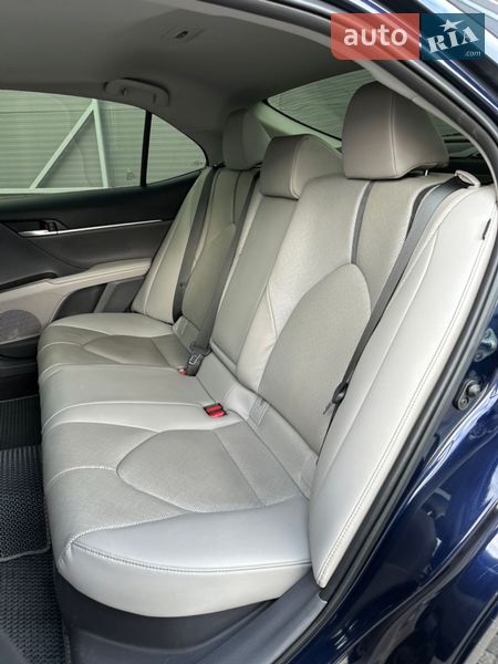 Седан Toyota Camry 2021 в Киеве