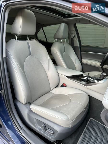 Седан Toyota Camry 2021 в Киеве