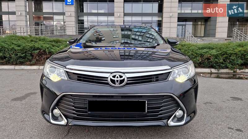 Седан Toyota Camry 2016 в Харькове