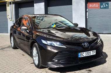 Седан Toyota Camry 2019 в Виннице