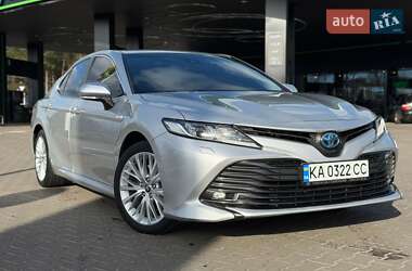 Седан Toyota Camry 2020 в Киеве