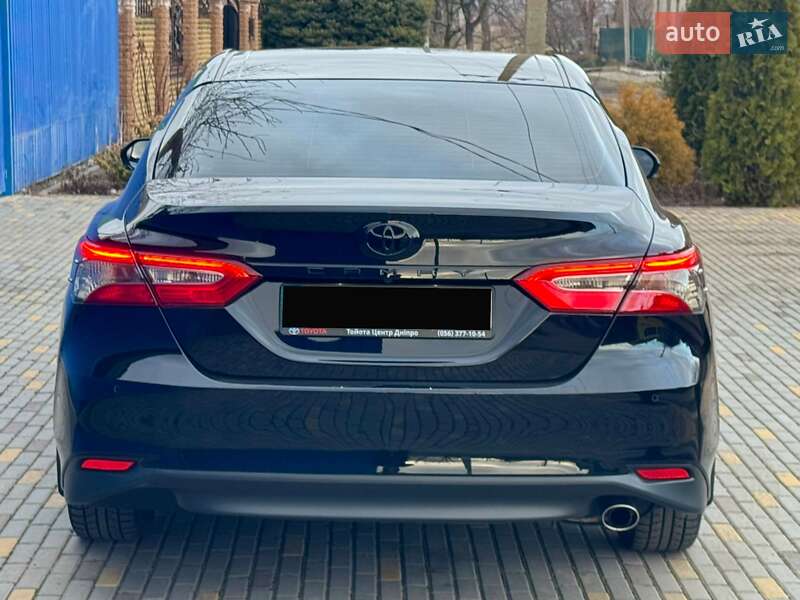 Седан Toyota Camry 2018 в Днепре