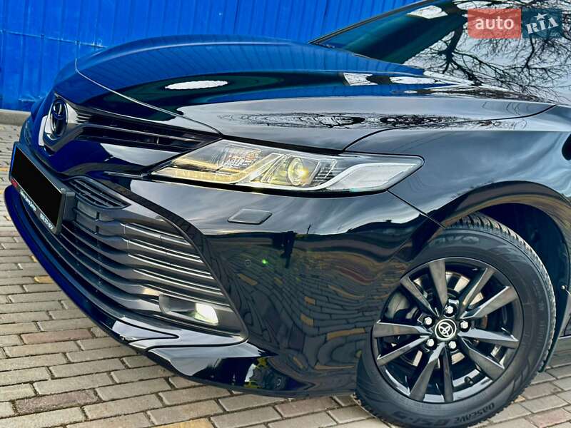 Седан Toyota Camry 2018 в Днепре