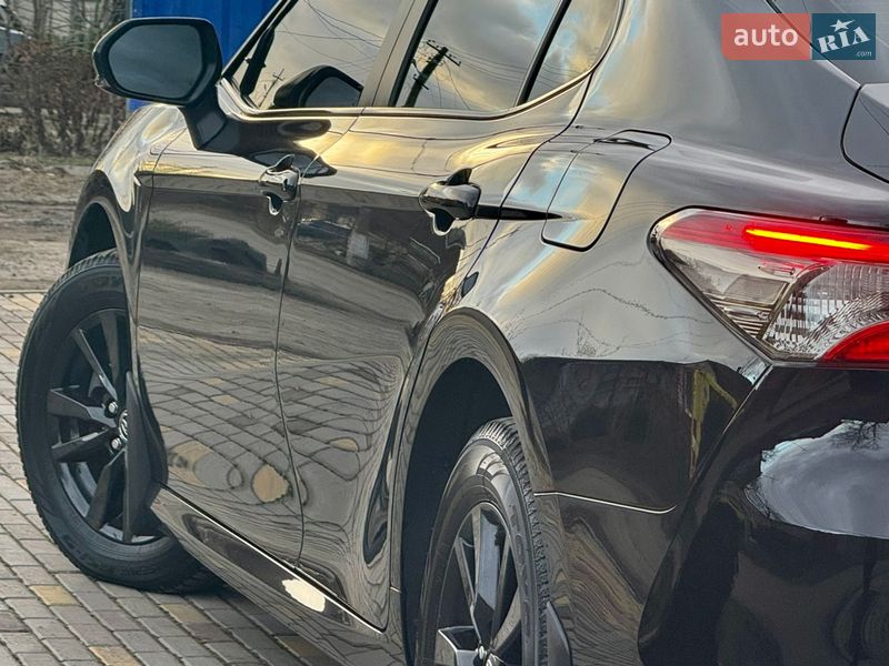 Седан Toyota Camry 2018 в Днепре