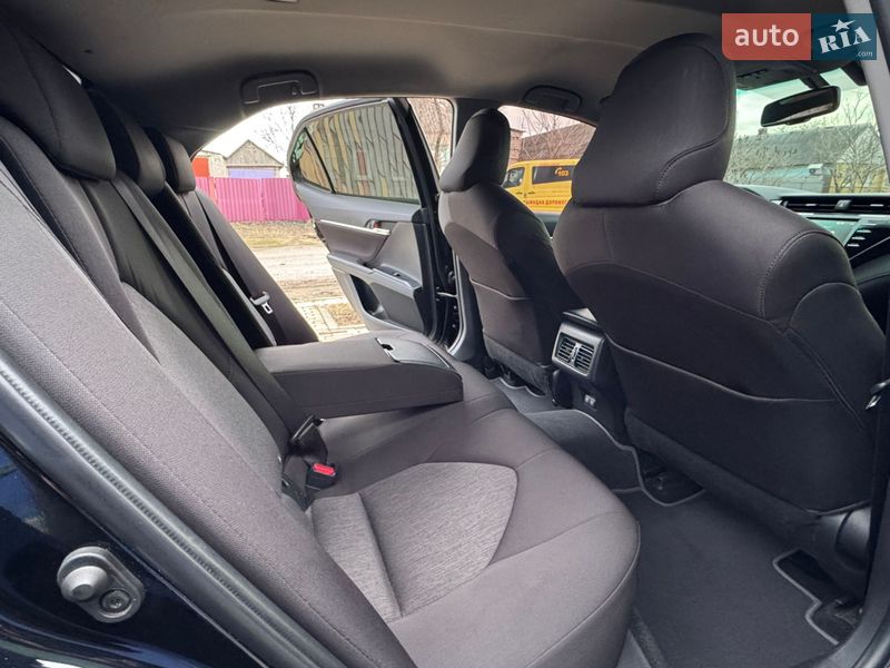 Седан Toyota Camry 2018 в Днепре