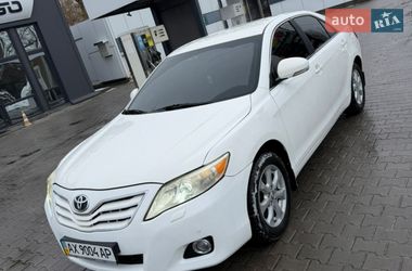 Седан Toyota Camry 2010 в Каменском