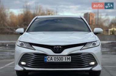 Седан Toyota Camry 2020 в Києві