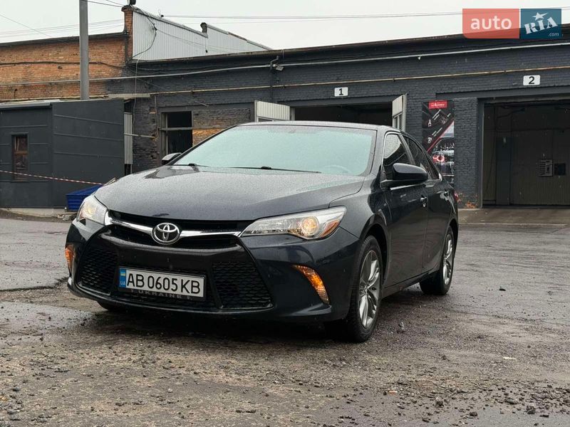 Седан Toyota Camry 2016 в Виннице