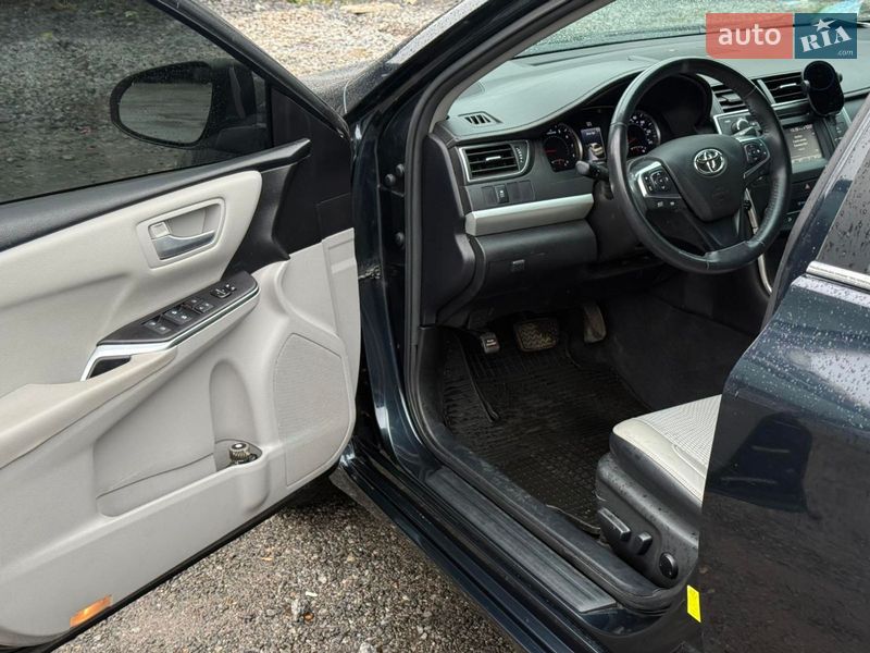 Седан Toyota Camry 2016 в Виннице