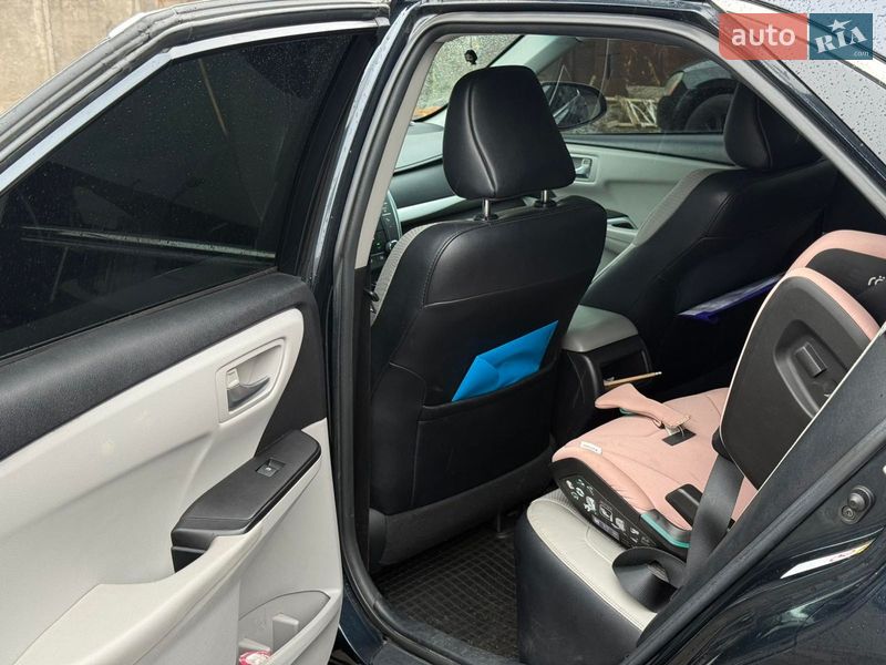 Седан Toyota Camry 2016 в Виннице