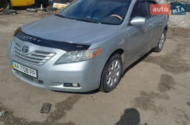 Седан Toyota Camry 2006 в Киеве